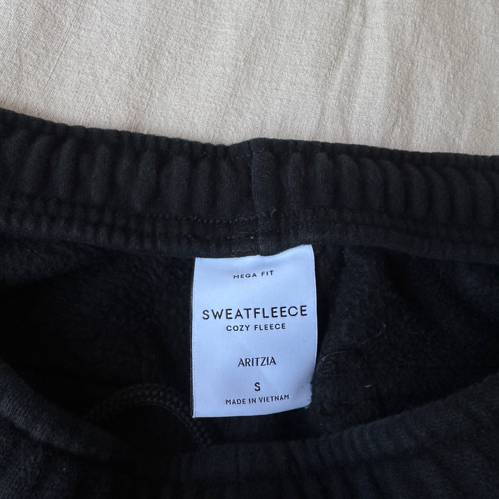 Aritzia Sweatfleece Cozy Fleece Black Mega Fit Sweatpants